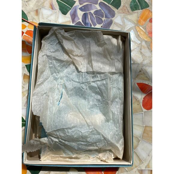 Vintage Folded Terry Washcloths folded to look like baby hat and shirt unused - Picture 7 of 10